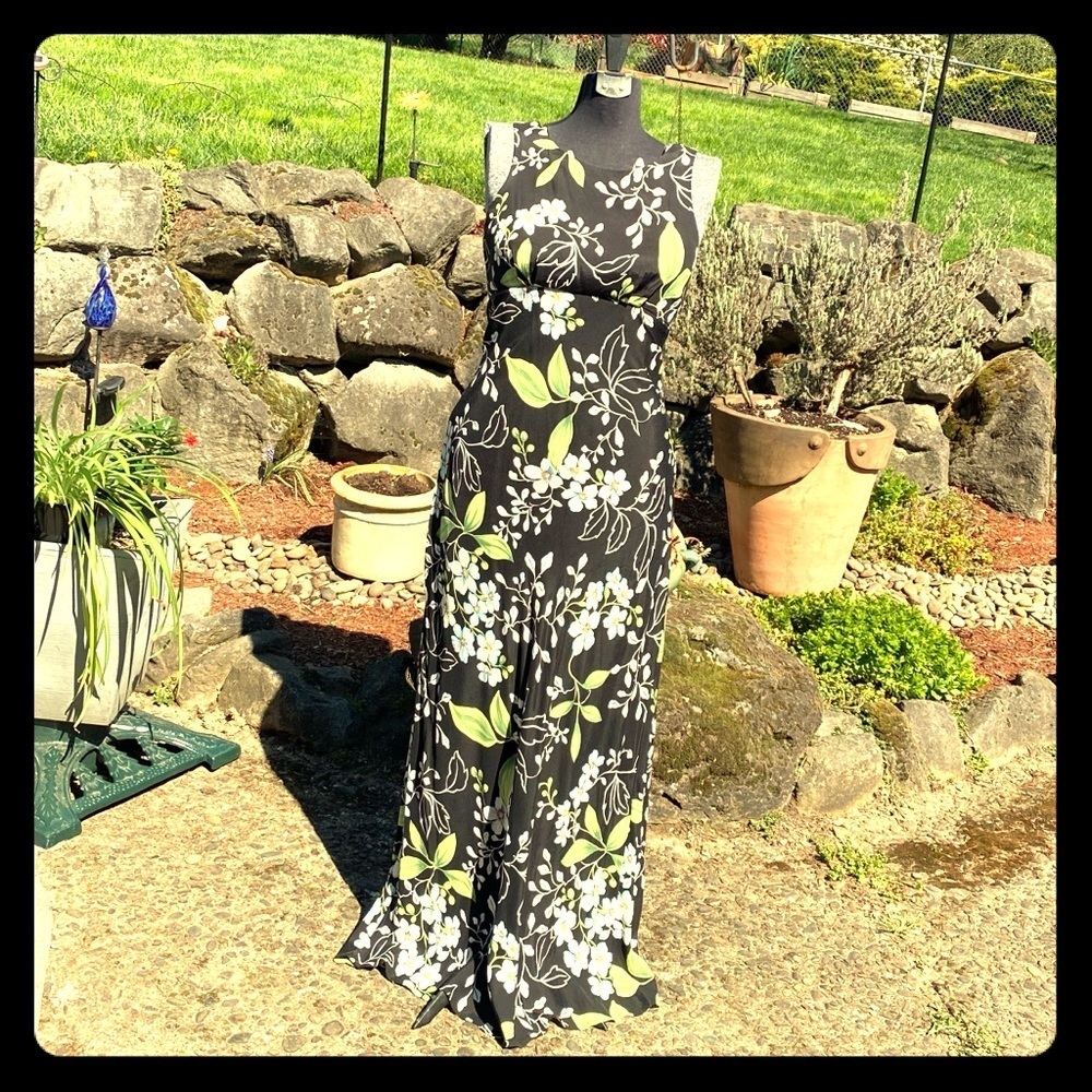 All That Jazz Gorgeous Flattering Dress